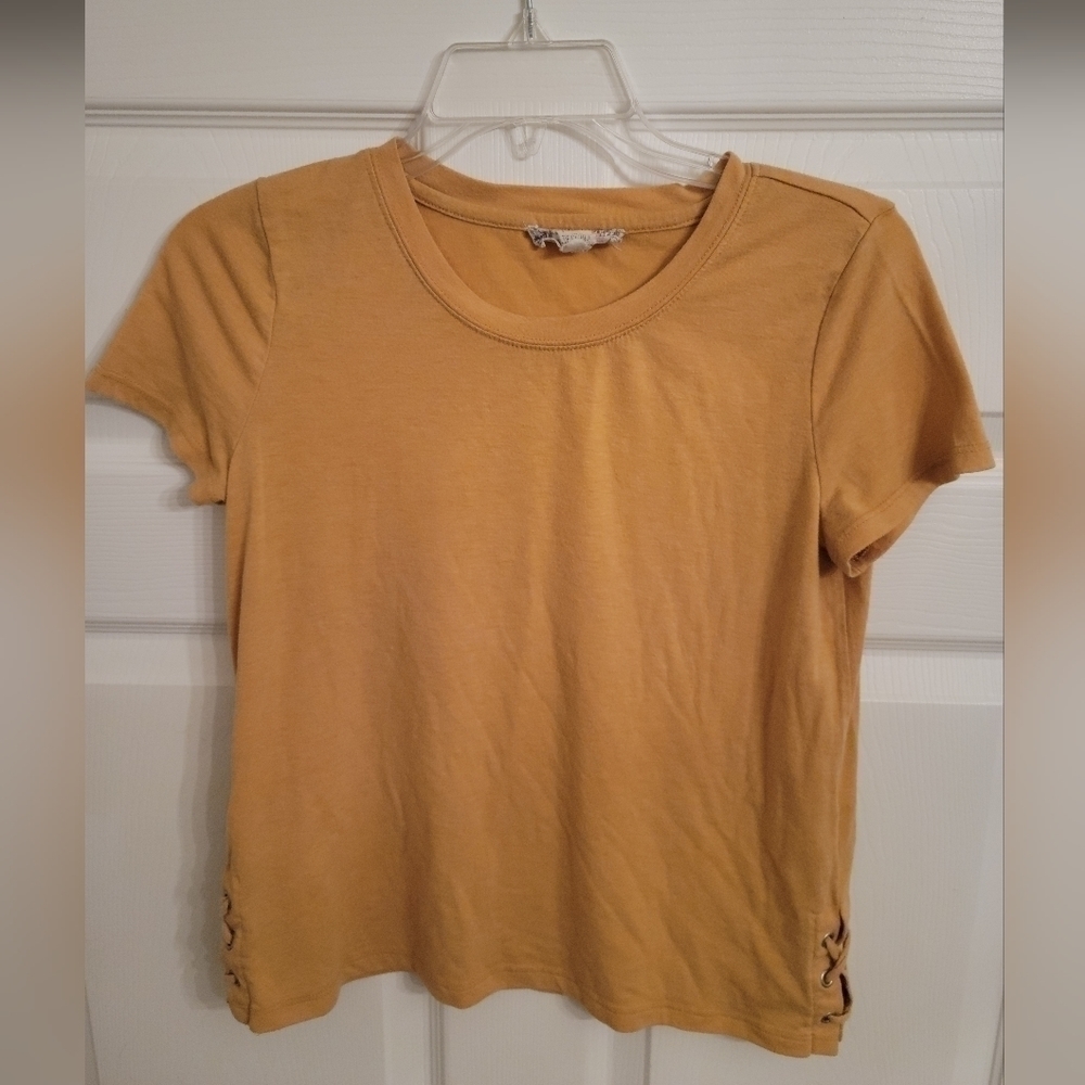 Pink Republic Mustard Crewneck T-Shirt Medium